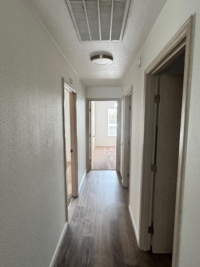 Building Photo - 3044 Sheraton Ct