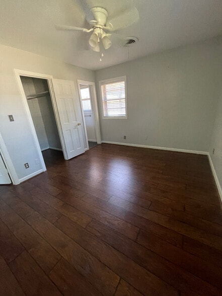 Building Photo - 2305 Linwood Ln