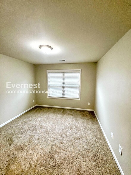 Building Photo - 130 Mandy Ln