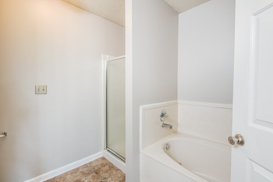 Building Photo - 7711 Iris Cove