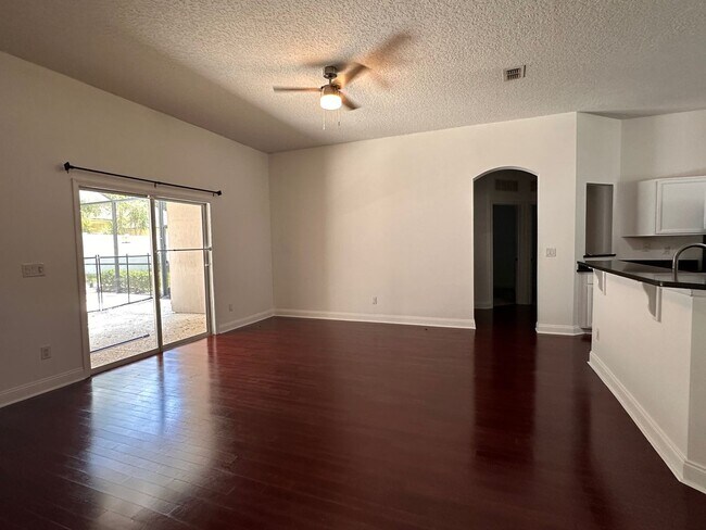 Building Photo - Screened In Ground Pool! Close to Schools, Shopping, Restaurants!