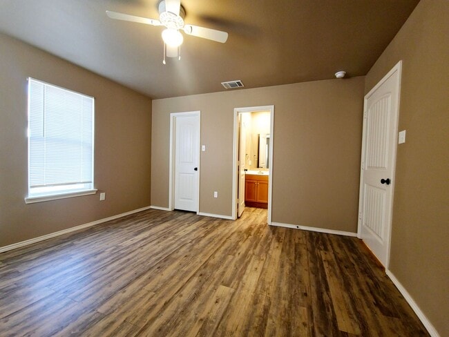 Building Photo - PRE-LEASE SPECIAL: Cozy 3 Bedroom Home