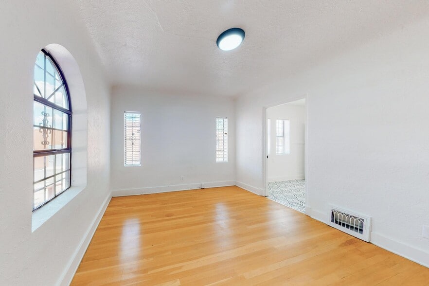 Building Photo - 3106 Monte Vista Blvd NE