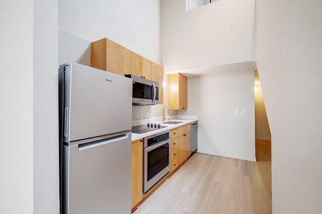Building Photo - 461 2nd St