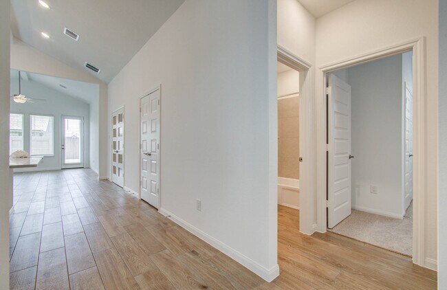 Building Photo - 24811 Harrow Mdw Dr