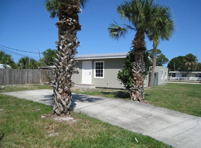 Building Photo - 2505 Spence Dr NE