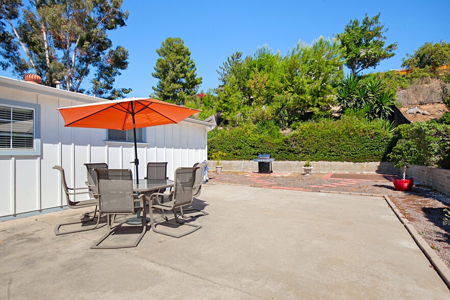 Building Photo - 6714 Cowles Mountain Blvd