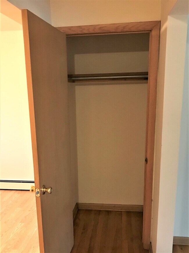 Building Photo - 410 Pawling St