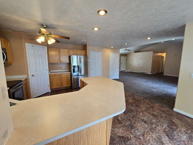 Building Photo - Spacious 5-Bedroom West Valley City Home w...