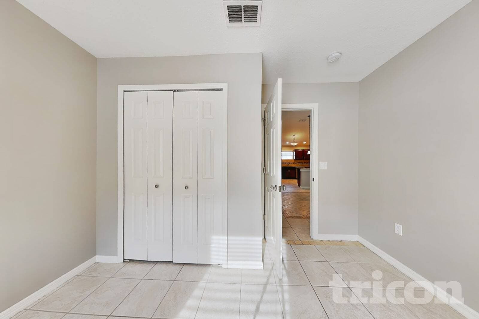 Building Photo - 2517 Clareside Dr