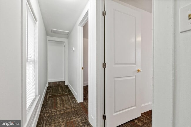 Building Photo - 27 E Bel Air Ave