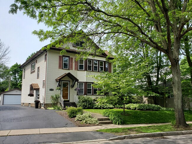 Building Photo - 117 Merchants Rd