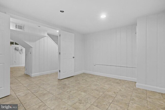 Building Photo - 227 Willow Ave