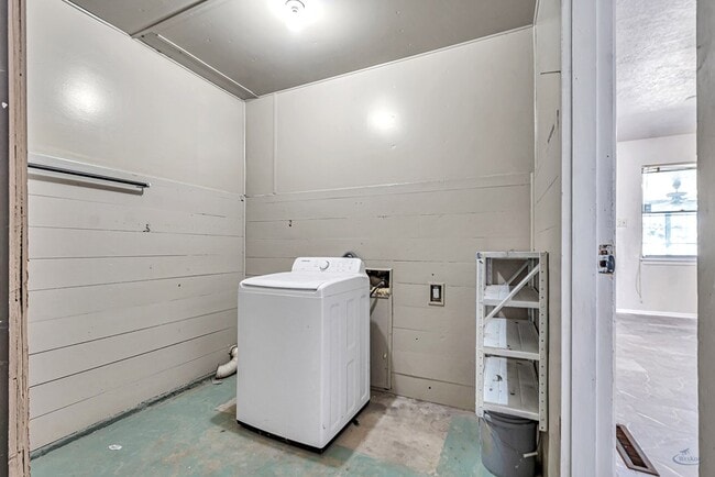 Building Photo - 1311 E 52nd St