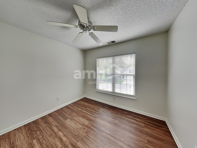 Building Photo - 6030 Shining Oak Ln