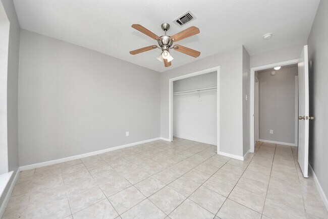 Building Photo - 115 Squires Bend