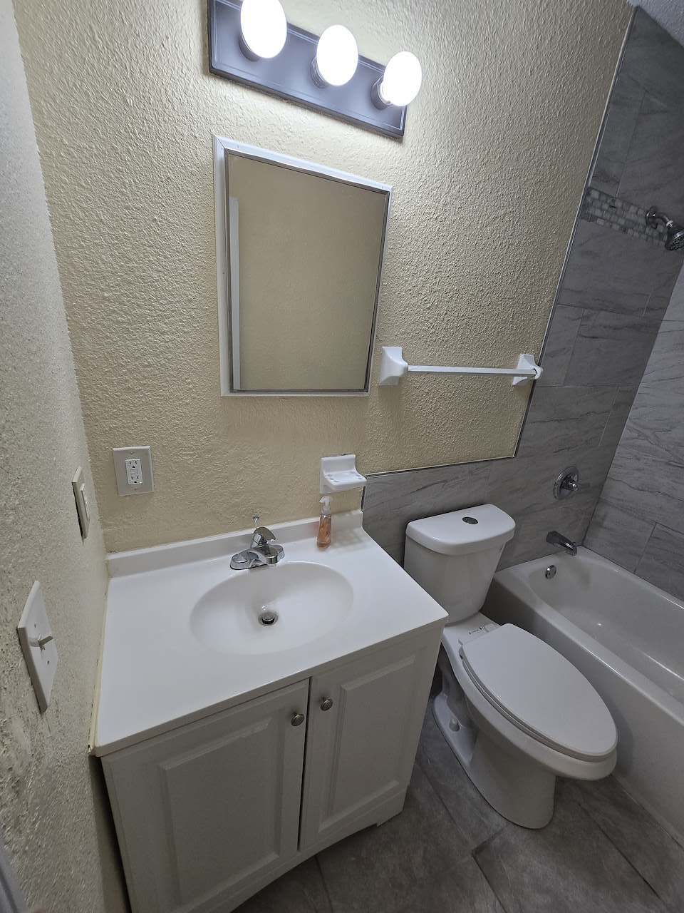 Building Photo - 7215 Bailey Ct