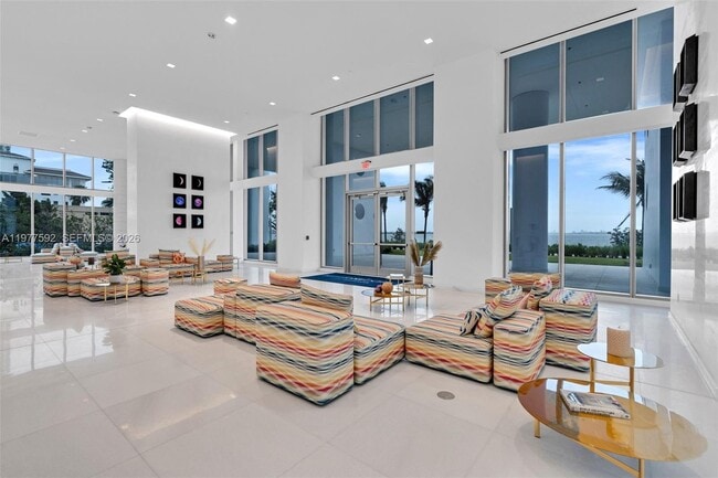 Building Photo - 700 NE 26th Terrace