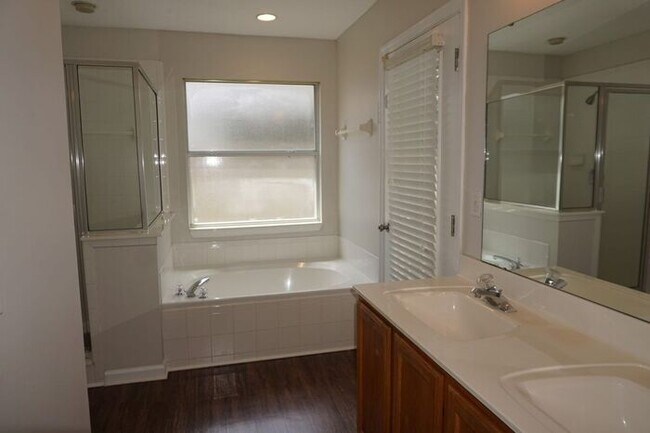 Building Photo - Julington Creek home with pool