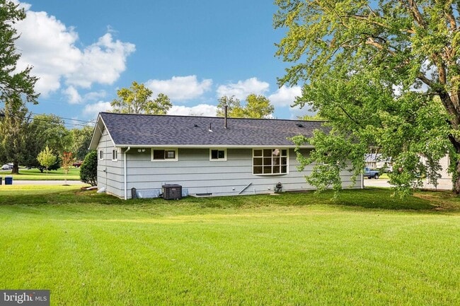 Building Photo - 7200 Vellex Ln