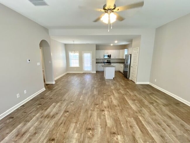 Building Photo - Now Leasing a 4-Bedroom 2.5 Bath Home in M...