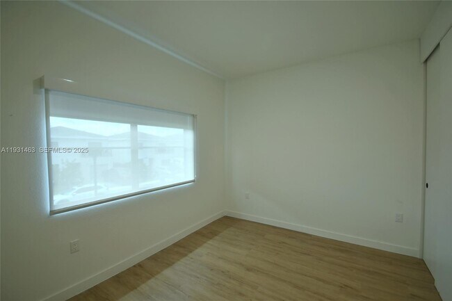 Building Photo - 1339 NW 2nd Ln