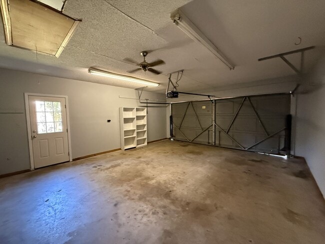 Building Photo - 3 Bedroom 2 Bath Home for Rent in Charter ...