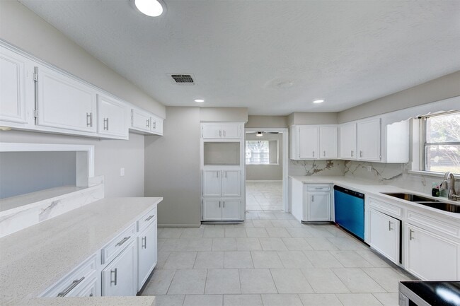 Building Photo - 361 Dawn Hill Dr