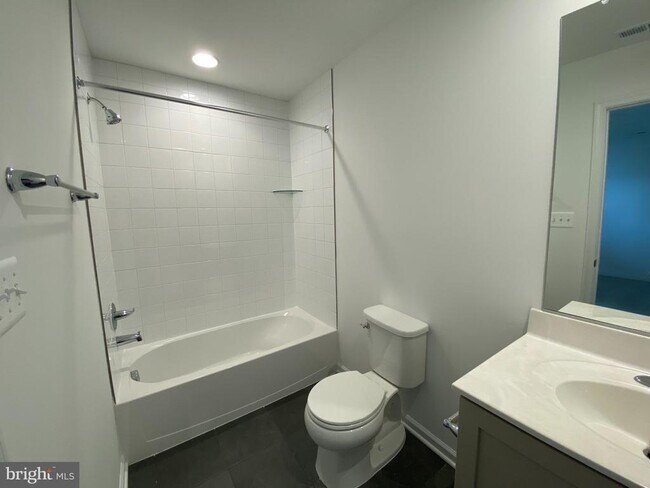 Building Photo - 415 Aragon Dr