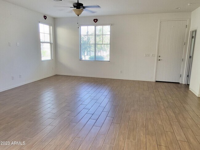 Building Photo - 2052 W El Cortez Trl