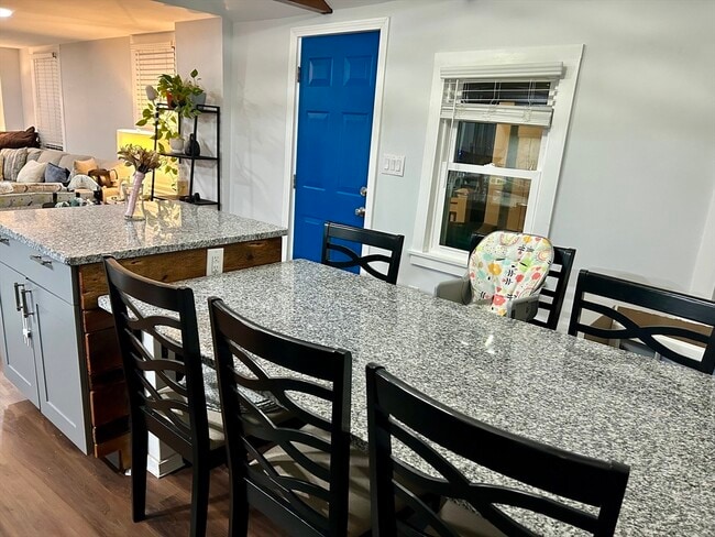 Building Photo - 9 Church St