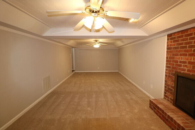 Building Photo - 8193 Steeplechase Cir