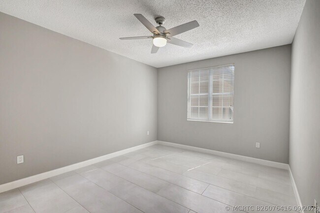 Building Photo - 616 Clearwater Park Rd