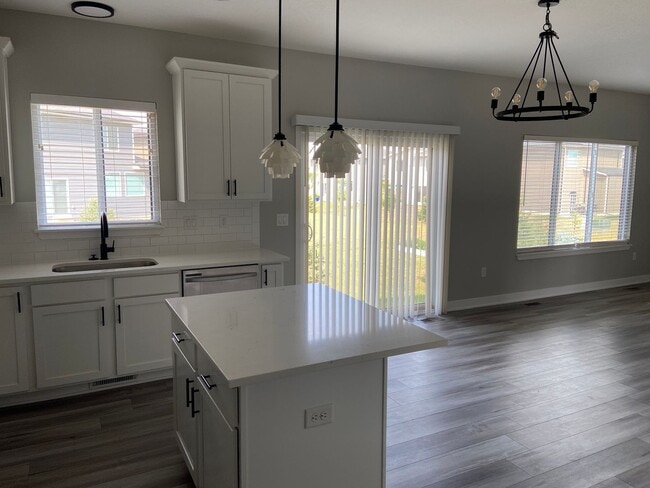 Building Photo - Newer build single family home!