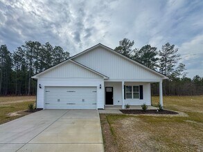Building Photo - Beautiful 3 Bed 2 Bath Home in Raeford