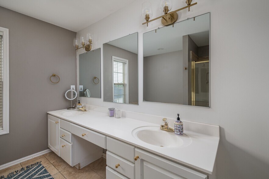 Master /Bathroom 2 - 665 Winter Hill Ln