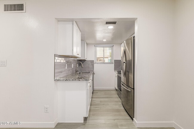 Building Photo - 7126 N 19th Ave