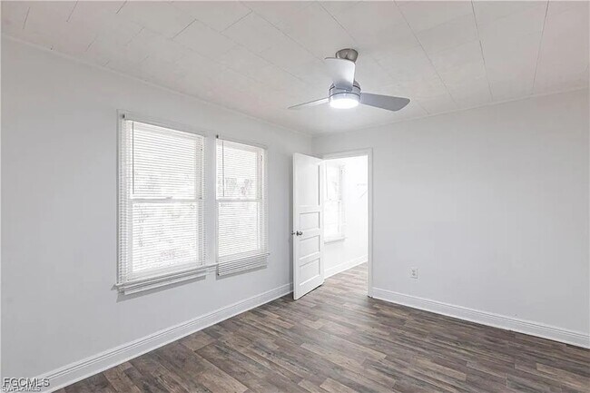 Primary Photo - 2217 Dora St