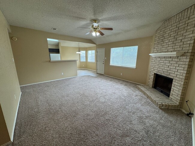 Building Photo - 5006 Glenoak Dr