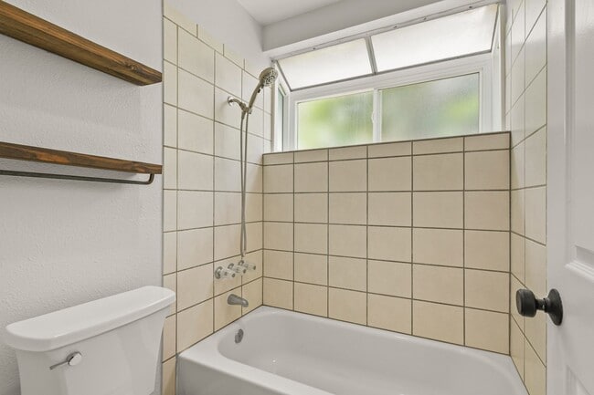 Building Photo - Beautiful 4BR Single-Story Home with Solar in Summercreek