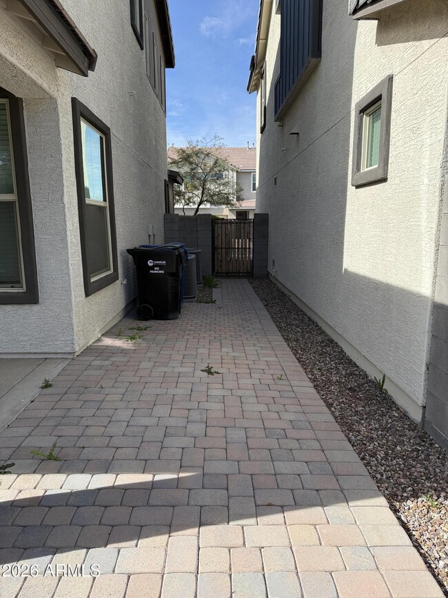 Building Photo - 1099 S Peden Dr