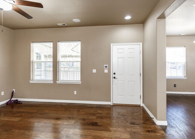 Building Photo - Westside 3 Bed Townhouse in Gold Hill Mesa