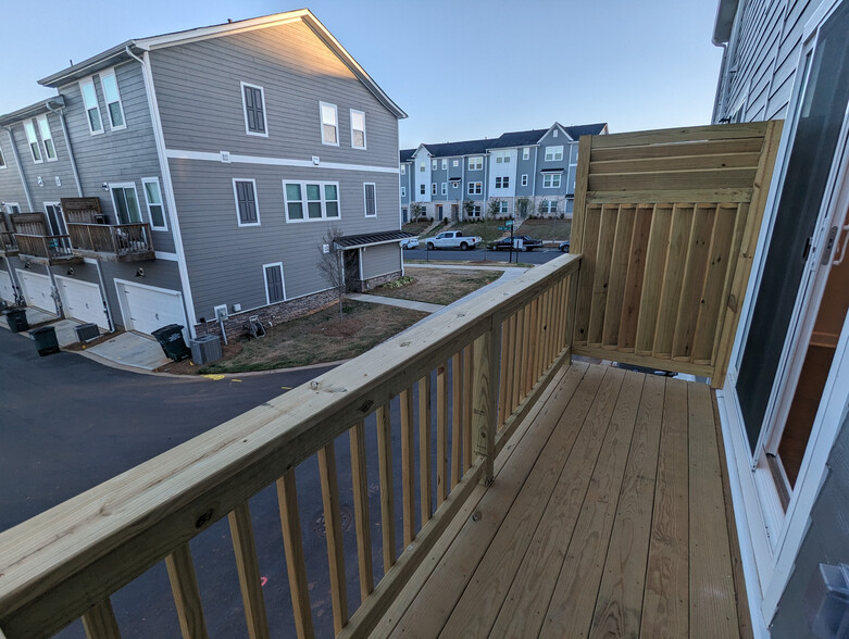 Building Photo - Room in Townhome on Memorial Pkwy