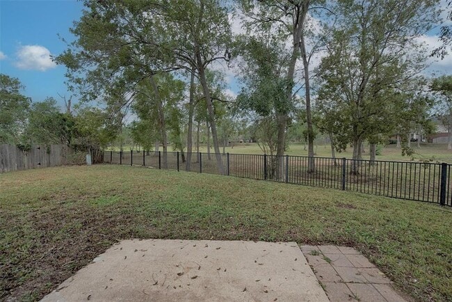 Building Photo - 10411 Village Lake Dr