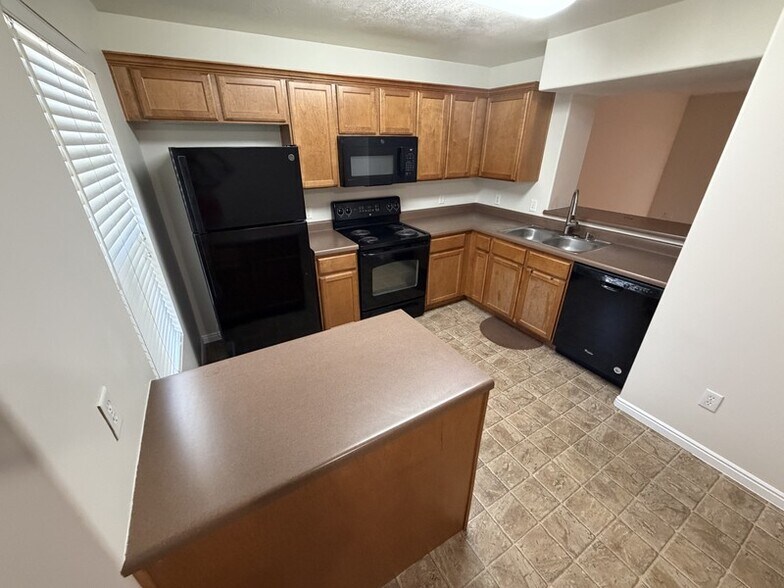 Building Photo - 4797 Huntly Dr