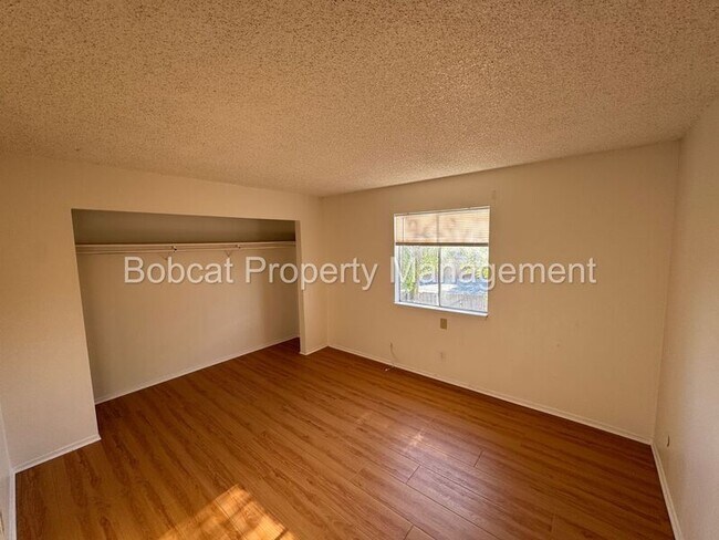 Building Photo - 1501 N Edmonds Dr