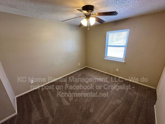 Building Photo - 405 NE Westwind Dr