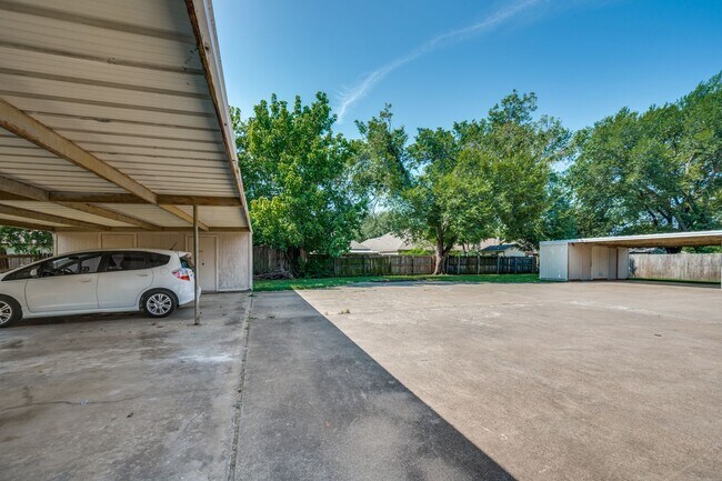 Building Photo - WANTED: Fresh & Newly Renovated Duplex • R...