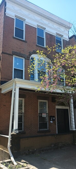 Building Photo - 106 William St