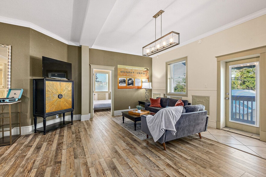 Primary Photo - 92 Washington St